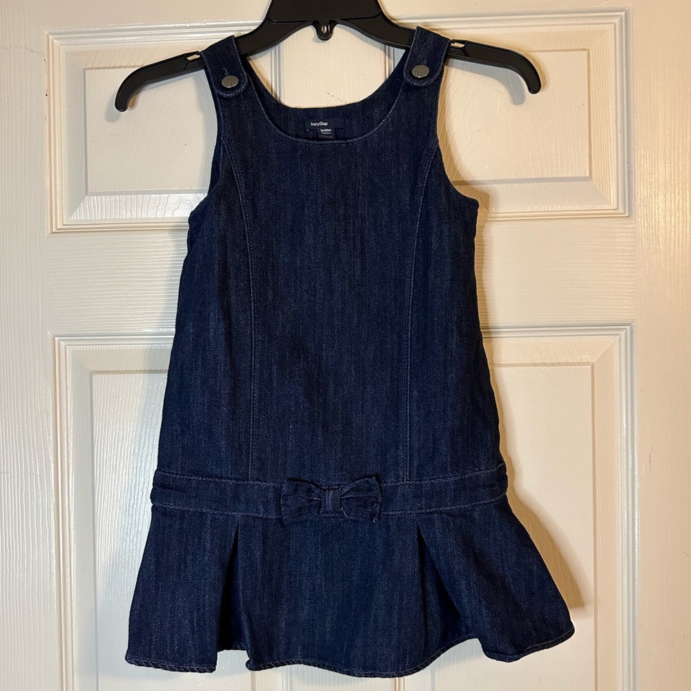 Baby Gap Girls Denim Pleated Jumper Dress With Bow. Size 5T.